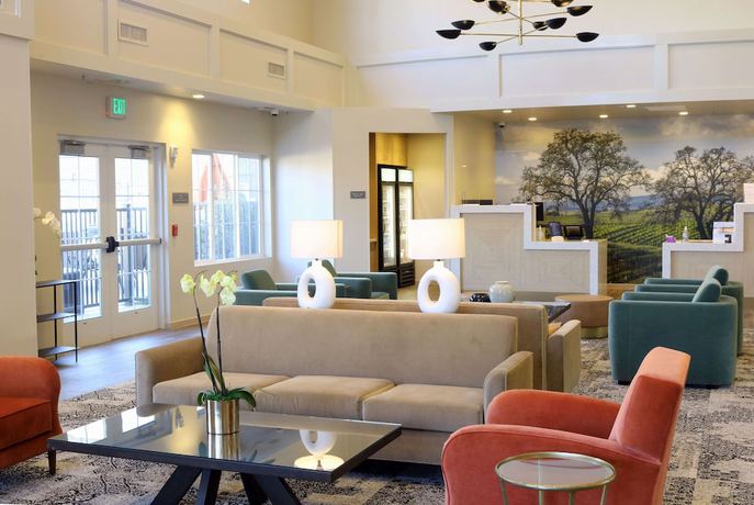Imagen de los interiores del Hotel La Quinta Inn and Suites By Wyndham Paso Robles. Foto 17