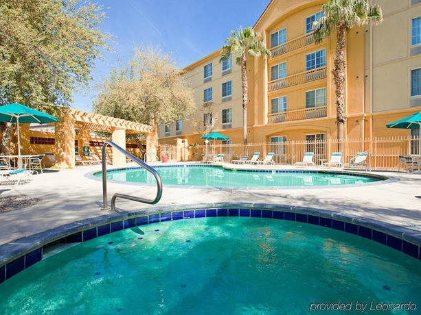 Imagen de la piscina del Hotel La Quinta Inn and Suites By Wyndham Phoenix Chandler. Foto 16