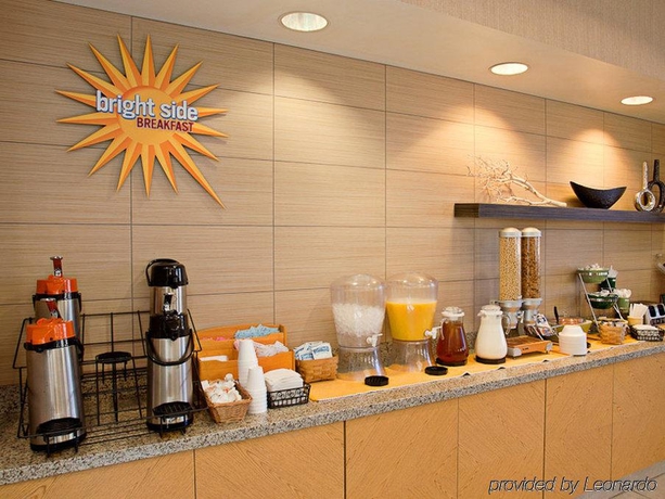 Imagen del bar/restaurante del Hotel La Quinta Inn and Suites By Wyndham Phoenix Chandler. Foto 4