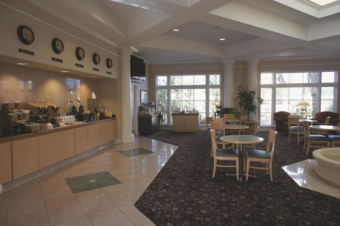 Imagen del bar/restaurante del Hotel La Quinta Inn and Suites By Wyndham Phoenix Mesa West. Foto 4