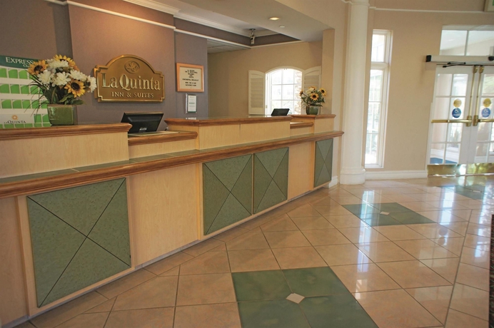 Imagen de los interiores del Hotel La Quinta Inn and Suites By Wyndham Phoenix Mesa West. Foto 10