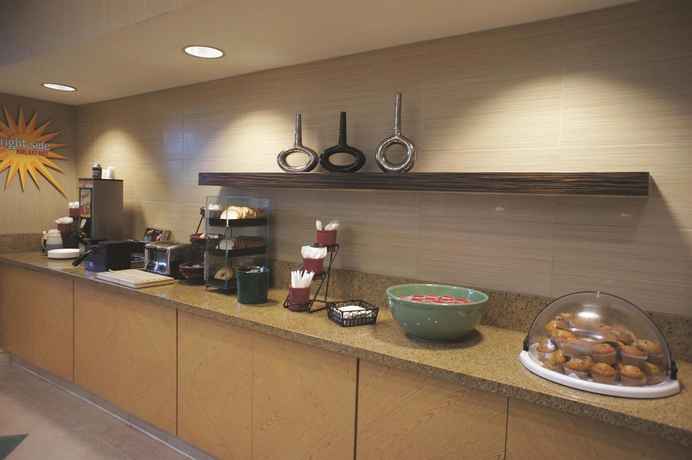 Imagen del bar/restaurante del Hotel La Quinta Inn and Suites By Wyndham Phoenix West Peoria. Foto 3