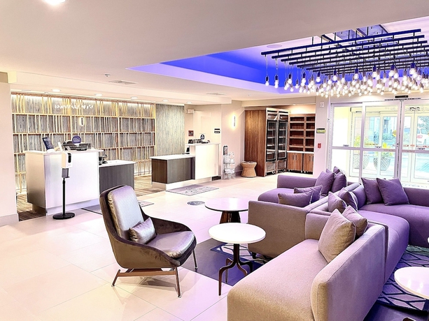 Imagen de los interiores del Hotel La Quinta Inn and Suites By Wyndham Port Arthur. Foto 12