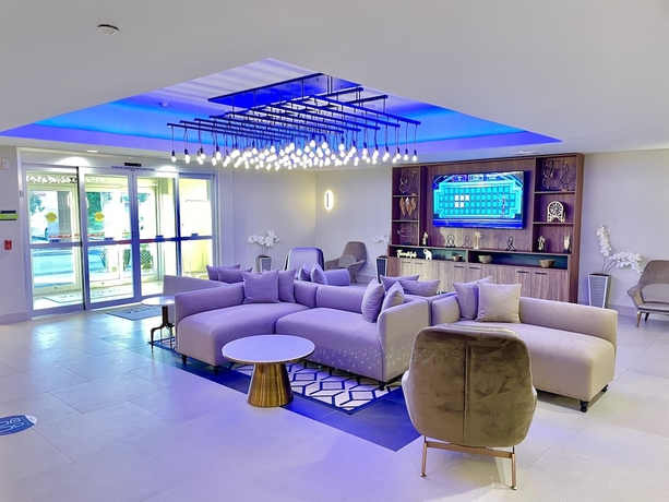 Imagen de los interiores del Hotel La Quinta Inn and Suites By Wyndham Port Arthur. Foto 18