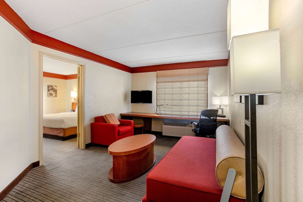Imagen de la habitación del Hotel La Quinta Inn and Suites By Wyndham Raleigh Crabtree. Foto 1