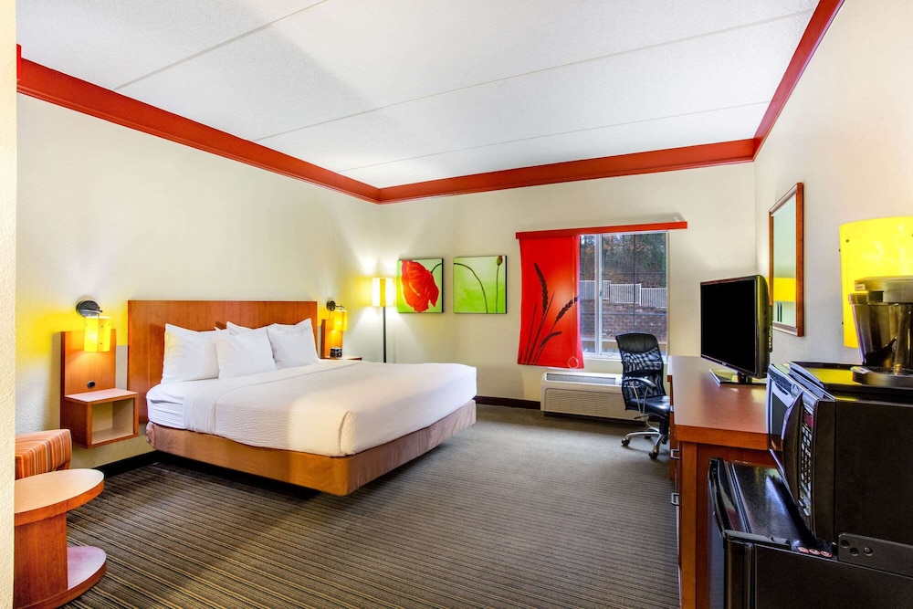 Imagen de la habitación del Hotel La Quinta Inn and Suites By Wyndham Raleigh Crabtree. Foto 3