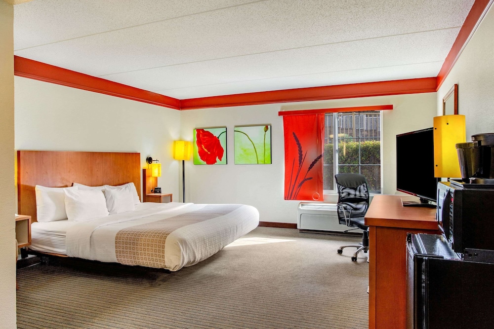 Imagen de la habitación del Hotel La Quinta Inn and Suites By Wyndham Raleigh Crabtree. Foto 5