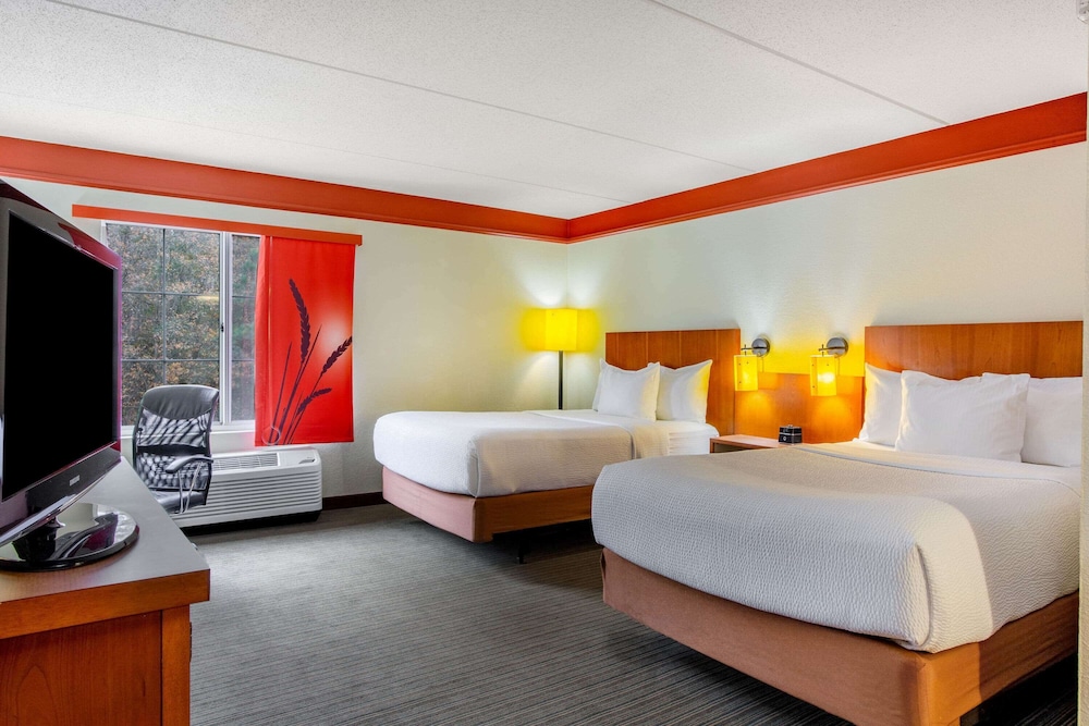 Imagen de la habitación del Hotel La Quinta Inn and Suites By Wyndham Raleigh Crabtree. Foto 9
