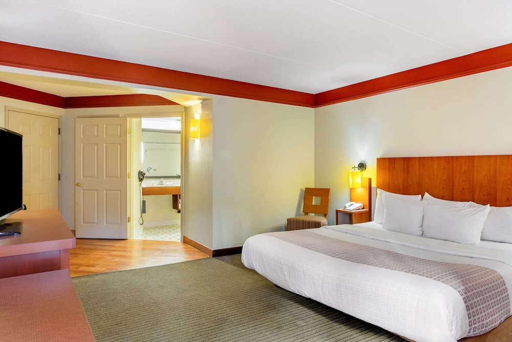 Imagen de la habitación del Hotel La Quinta Inn and Suites By Wyndham Raleigh Crabtree. Foto 12
