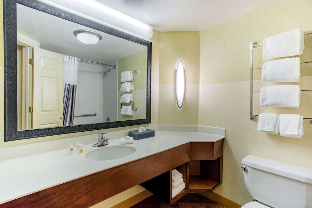 Imagen de la habitación del Hotel La Quinta Inn and Suites By Wyndham Raleigh Crabtree. Foto 15