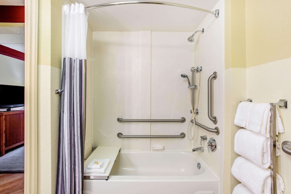 Imagen de la habitación del Hotel La Quinta Inn and Suites By Wyndham Raleigh Crabtree. Foto 16
