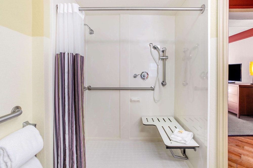 Imagen de la habitación del Hotel La Quinta Inn and Suites By Wyndham Raleigh Crabtree. Foto 17