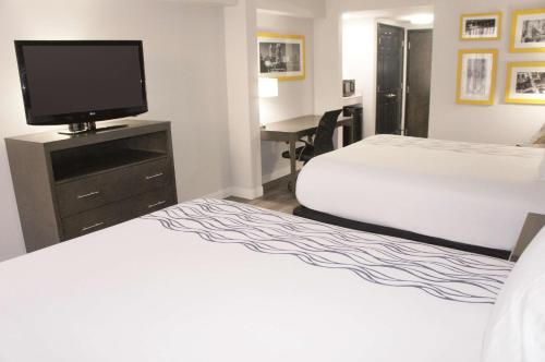 Imagen de la habitación del Hotel La Quinta Inn and Suites By Wyndham Raleigh Downtown North. Foto 8