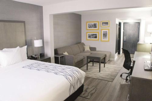 Imagen de la habitación del Hotel La Quinta Inn and Suites By Wyndham Raleigh Downtown North. Foto 9