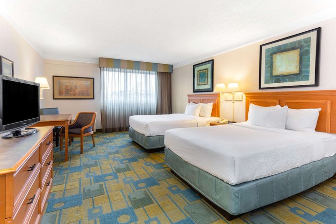 Imagen de la habitación del Hotel La Quinta Inn and Suites By Wyndham Redding. Foto 2