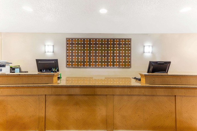 Imagen de los interiores del Hotel La Quinta Inn and Suites By Wyndham Redding. Foto 15
