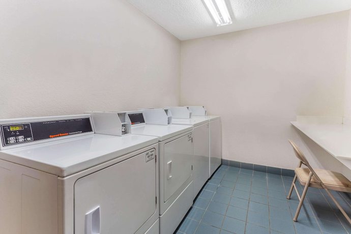 Imagen de los interiores del Hotel La Quinta Inn and Suites By Wyndham Redding. Foto 16