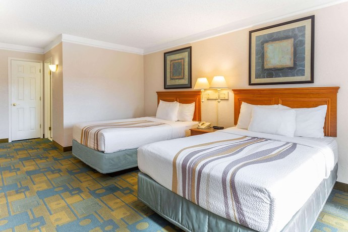 Imagen de la habitación del Hotel La Quinta Inn and Suites By Wyndham Redding. Foto 8