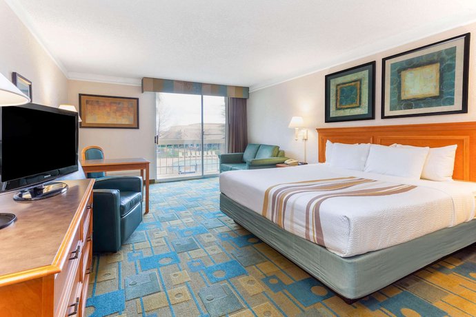 Imagen de la habitación del Hotel La Quinta Inn and Suites By Wyndham Redding. Foto 10