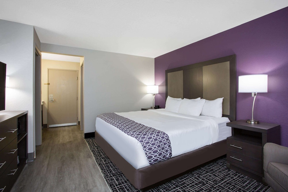 Imagen de la habitación del Hotel La Quinta Inn and Suites By Wyndham Roanoke Salem. Foto 10