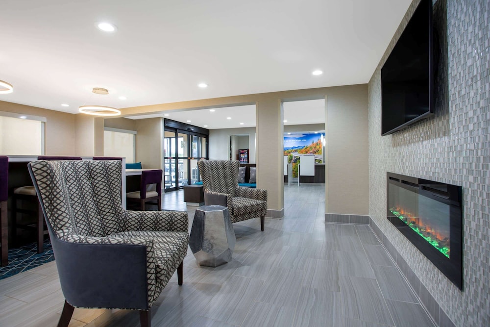 Imagen de los interiores del Hotel La Quinta Inn and Suites By Wyndham Roanoke Salem. Foto 17