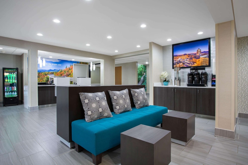 Imagen de los interiores del Hotel La Quinta Inn and Suites By Wyndham Roanoke Salem. Foto 18
