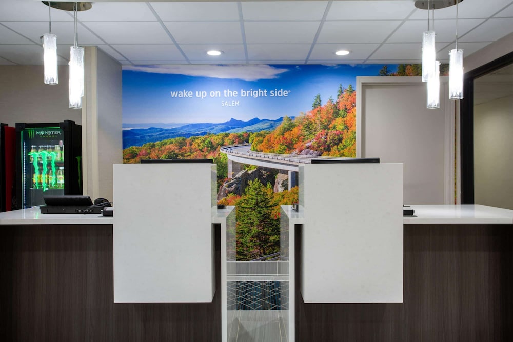Imagen de los interiores del Hotel La Quinta Inn and Suites By Wyndham Roanoke Salem. Foto 19