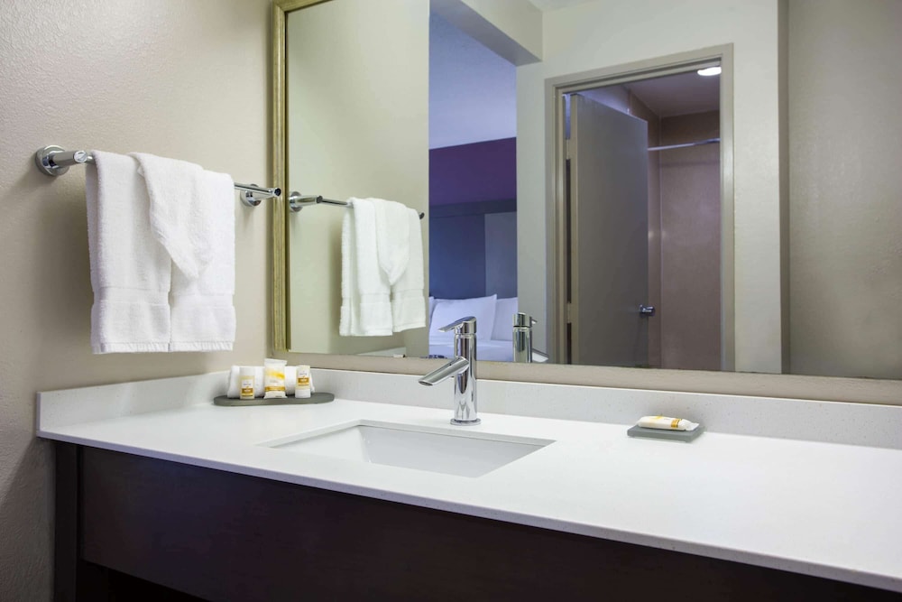 Imagen de la habitación del Hotel La Quinta Inn and Suites By Wyndham Roanoke Salem. Foto 16
