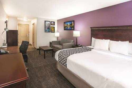 Imagen de la habitación del Hotel La Quinta Inn and Suites By Wyndham Rome. Foto 3