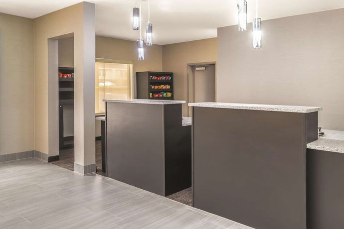Imagen de los interiores del Hotel La Quinta Inn and Suites By Wyndham Rome. Foto 8