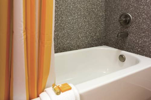 Imagen de la habitación del Hotel La Quinta Inn and Suites By Wyndham Salem Or. Foto 7