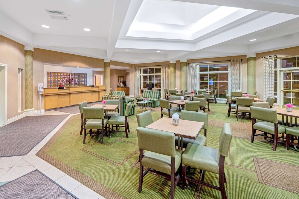 Imagen de los interiores del Hotel La Quinta Inn and Suites By Wyndham Salt Lake City Airport. Foto 17