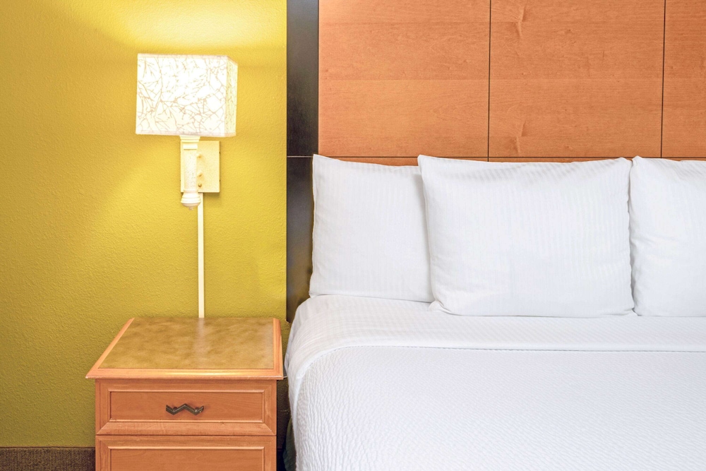 Imagen de la habitación del Hotel La Quinta Inn and Suites By Wyndham Salt Lake City Airport. Foto 12