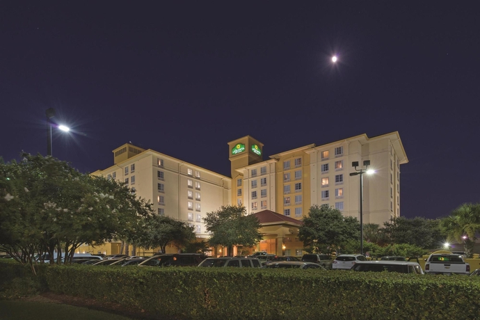 Imagen general del Hotel La Quinta Inn and Suites By Wyndham San Antonio Airport. Foto 1