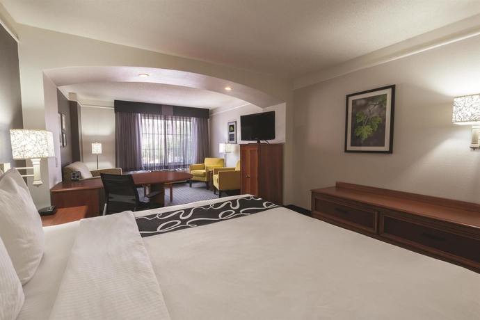 Imagen de la habitación del Hotel La Quinta Inn and Suites By Wyndham San Antonio Airport. Foto 10