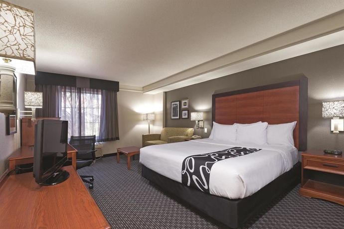 Imagen de la habitación del Hotel La Quinta Inn and Suites By Wyndham San Antonio Airport. Foto 13