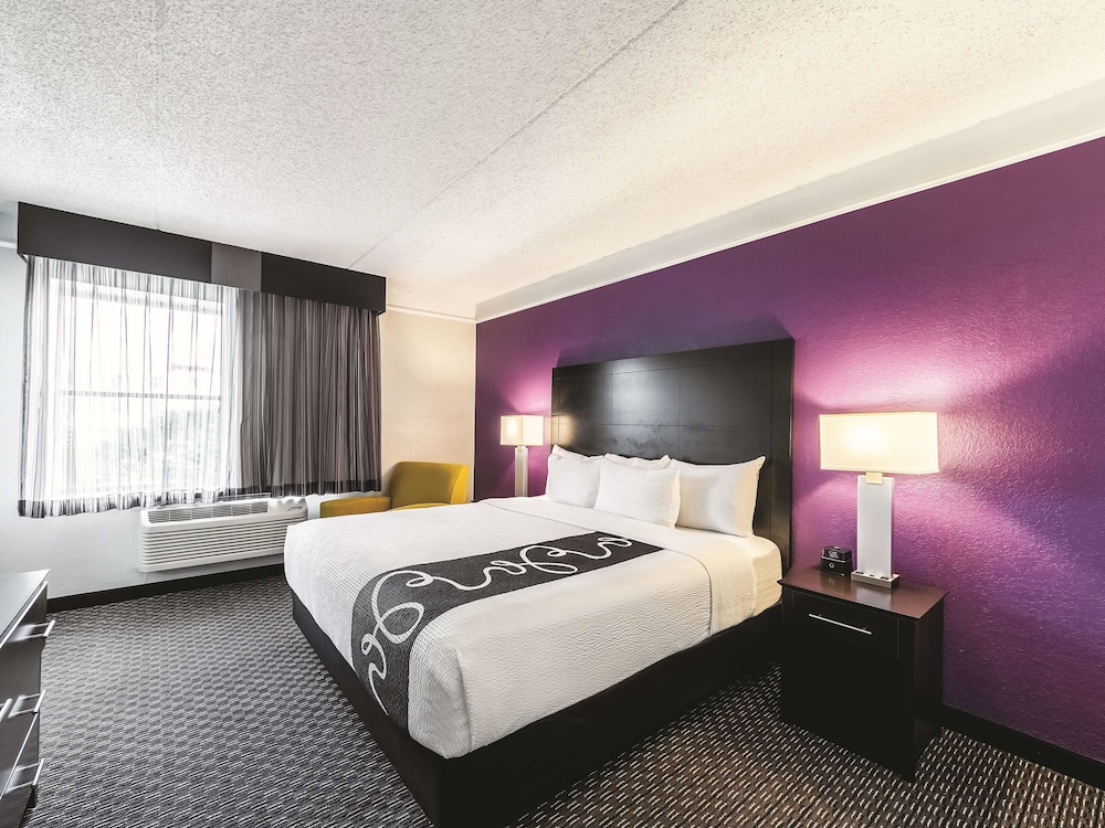 Imagen de la habitación del Hotel La Quinta Inn and Suites By Wyndham San Antonio Downtown. Foto 2