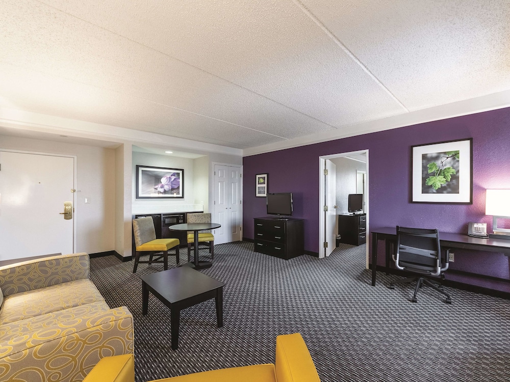 Imagen de la habitación del Hotel La Quinta Inn and Suites By Wyndham San Antonio Downtown. Foto 3