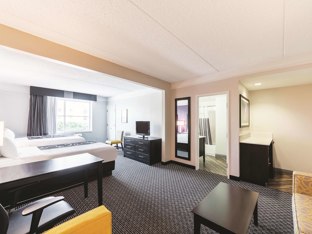 Imagen de la habitación del Hotel La Quinta Inn and Suites By Wyndham San Antonio Downtown. Foto 11