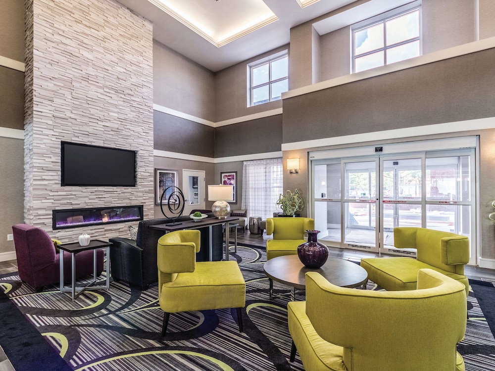 Imagen de los interiores del Hotel La Quinta Inn and Suites By Wyndham San Antonio Downtown. Foto 20