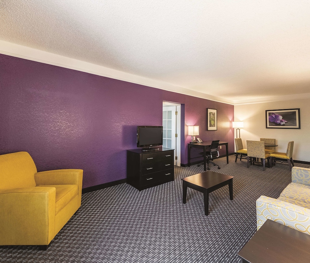 Imagen de la habitación del Hotel La Quinta Inn and Suites By Wyndham San Antonio Downtown. Foto 15