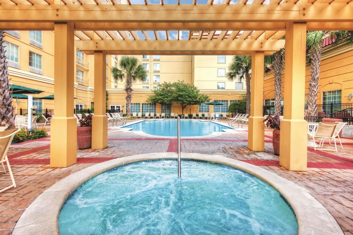 Imagen de la piscina del Hotel La Quinta Inn and Suites By Wyndham San Antonio Riverwalk. Foto 15