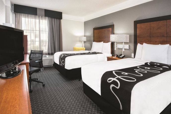 Imagen de la habitación del Hotel La Quinta Inn and Suites By Wyndham San Antonio Riverwalk. Foto 7