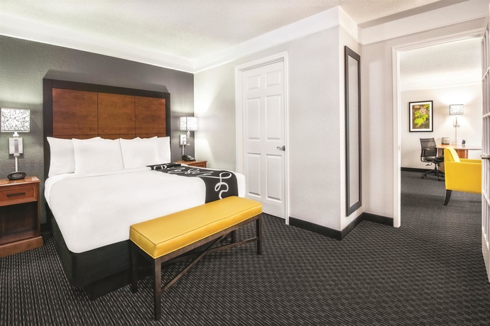 Imagen de la habitación del Hotel La Quinta Inn and Suites By Wyndham San Antonio Riverwalk. Foto 8