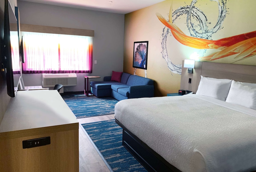 Imagen de la habitación del Hotel La Quinta Inn and Suites By Wyndham San Antonio Seaworld/lafb. Foto 2