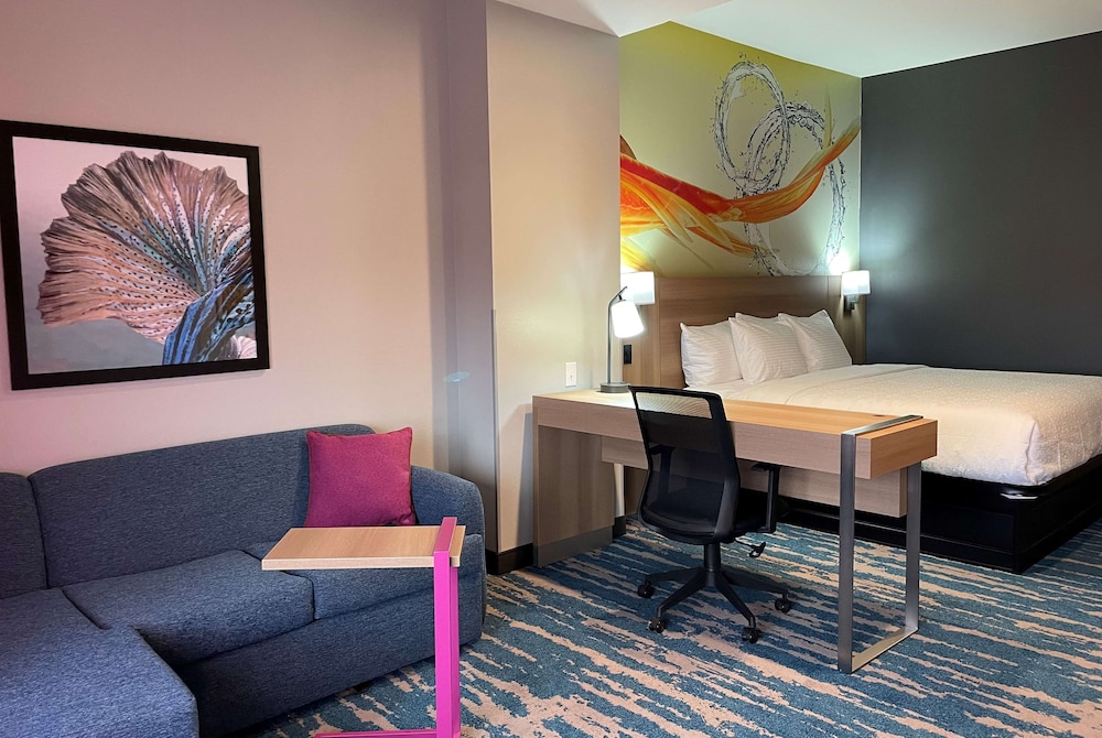 Imagen de la habitación del Hotel La Quinta Inn and Suites By Wyndham San Antonio Seaworld/lafb. Foto 3