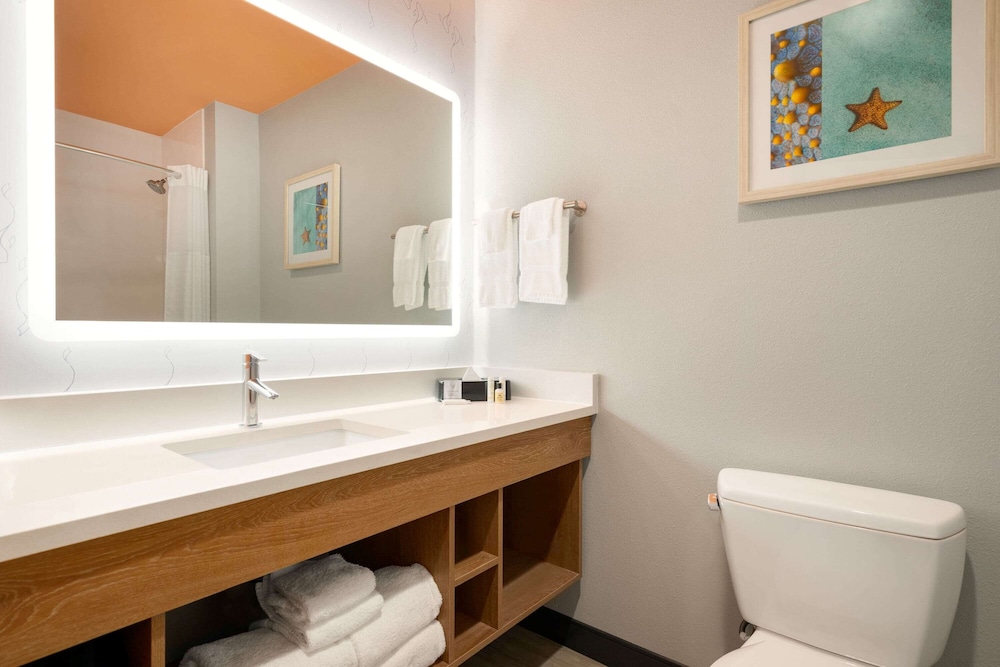 Imagen de la habitación del Hotel La Quinta Inn and Suites By Wyndham San Antonio Seaworld/lafb. Foto 10