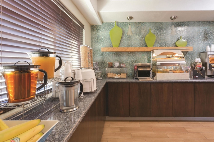 Imagen del bar/restaurante del Hotel La Quinta Inn and Suites By Wyndham San Diego Mission Bay. Foto 5