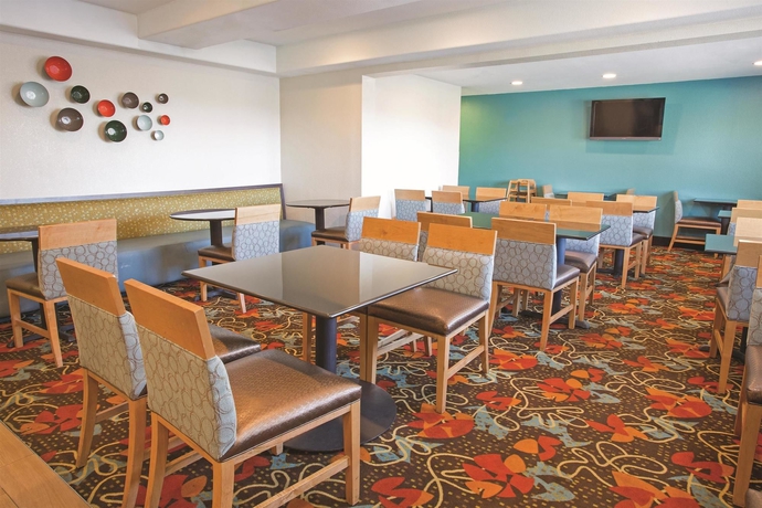 Imagen del bar/restaurante del Hotel La Quinta Inn and Suites By Wyndham San Diego Mission Bay. Foto 6