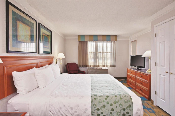 Imagen de la habitación del Hotel La Quinta Inn and Suites By Wyndham San Francisco Airport N. Foto 5